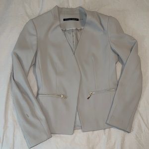 Form fitted size 2 creame blazer